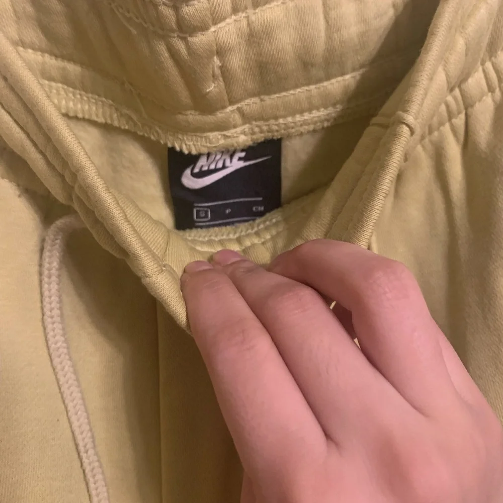 Nike Yellow pants - Picture 3 of 3